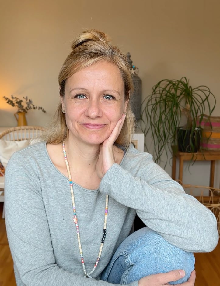fragklara-aboutklara Klara Hanstein
